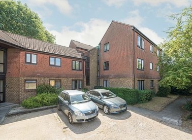 Properties to let in Stanford Close - TW12 3XZ view1