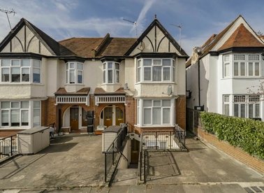 Properties to let in Stanhope Avenue - N3 3NA view1