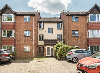 Properties to let in Sterling Gardens - SE14 6DU view1