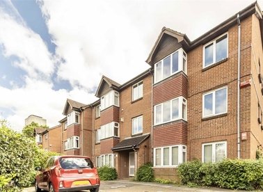 Properties to let in Sterling Gardens - SE14 6DU view1