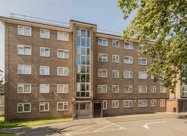 Properties to let in Stockwell Road - SW9 9PU view1