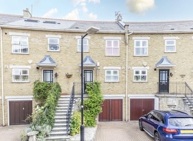 Properties to let in Stott Close - SW18 2TG view1