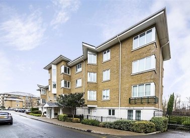 Properties to let in Strand Drive - TW9 4DX view1