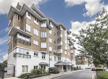 Properties to let in Strand Drive - TW9 4DN view1