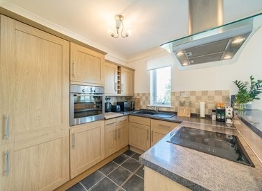 Properties to let in Streatham High Road - SW16 1BS view1