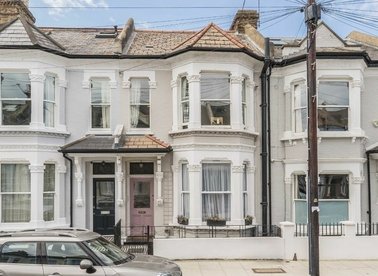 Properties to let in Sugden Road - SW11 5ED view1