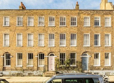 Properties to let in Surrey Square - SE17 2JX view1