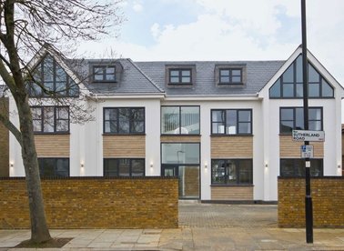 Properties to let in Sutherland Road - W13 0FH view1