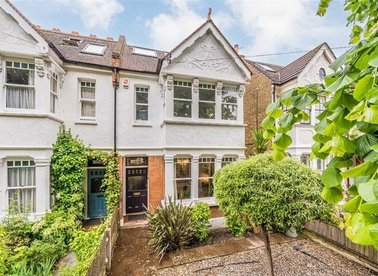 Properties let in Teddington Park - TW11 8DE view1