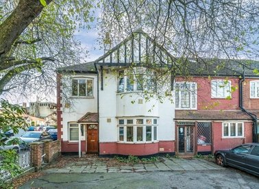 Properties to let in Telford Avenue - SW2 4XE view1