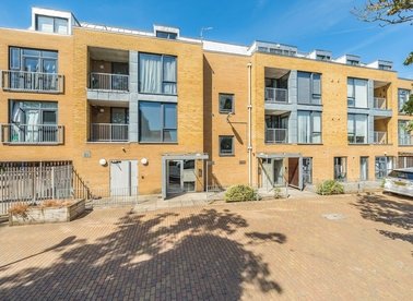 Properties let in Tentelow Lane - UB2 4FD view1