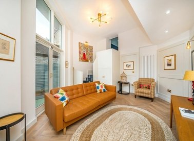 Properties let in The Avenue - W13 8PH view1