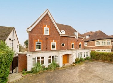 Properties to let in The Bishops Avenue - N2 0AP view1