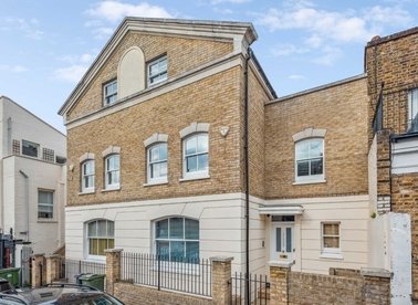 Properties to let in The Chase - SW4 0NF view1