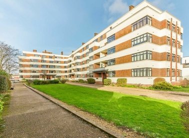 Properties to let in The Crescent - KT6 4BW view1