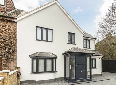 Properties let in The Fairway - W3 7PN view1