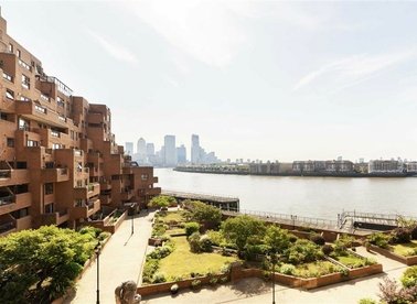 Properties let in The Highway - E1W 3ES view1