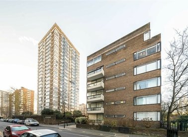 Properties to let in The Quadrangle - W2 2RW view1