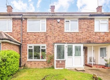 Properties to let in The Roundway - KT10 0DW view1