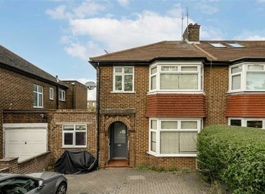 Properties let in The Vale - NW11 8TL view1