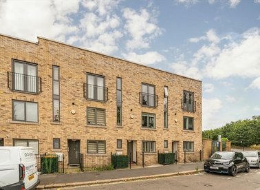 Properties to let in Third Avenue - E13 8FG view1