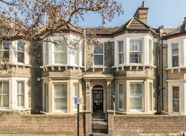 Properties to let in Tremadoc Road - SW4 7NF view1