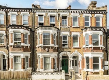 Properties to let in Tremadoc Road - SW4 7LL view1