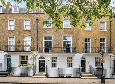 Properties to let in Trevor Square - SW7 1DT view1