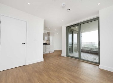 Properties to let in Union Way - NW10 6FH view1