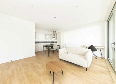 Properties to let in Union Way - NW10 6FH view1