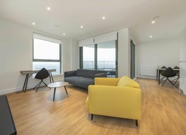 Properties let in Union Way - NW10 6FH view1