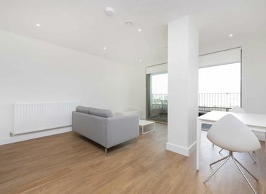Properties let in Union Way - NW10 6FH view1