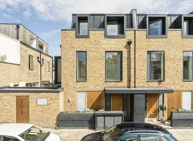 Properties to let in Upland Road - SE22 9EE view1