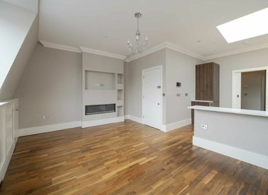 Properties to let in Upper Richmond Road West - SW14 8QN view1