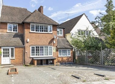 Properties to let in Upper Richmond Road West - TW10 5DY view1