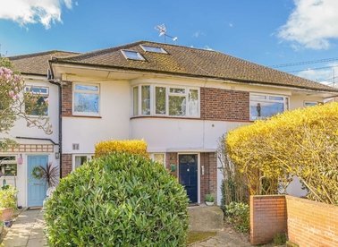 Properties to let in Uxbridge Road - TW12 1AR view1