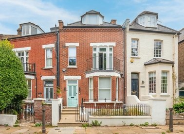 Properties to let in Vale Of Health - NW3 1AN view1