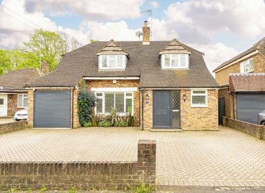 Properties to let in Vereker Drive - TW16 6HF view1