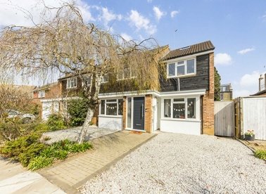 Properties to let in Vivienne Close - TW1 2JX view1
