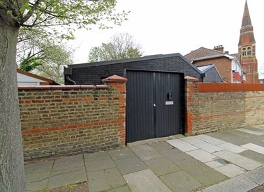 Properties to let in Vyner Road - W3 7LZ view1