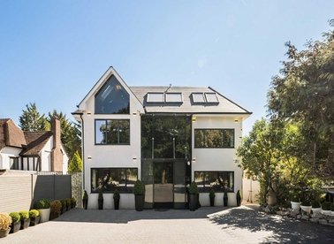 Properties to let in Waggon Road - EN4 0HL view1
