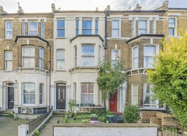 Properties to let in Wandsworth Road - SW8 3JE view1