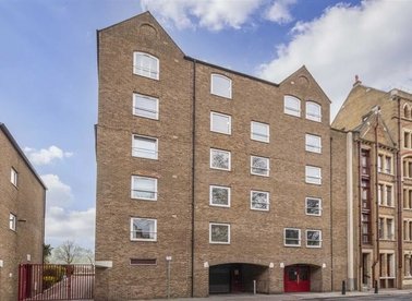 Properties to let in Wapping High Street - E1W 2NN view1