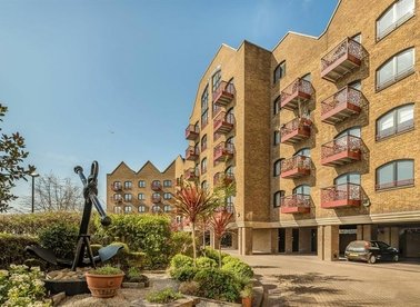 Properties let in Wapping Wall - E1W 3TF view1