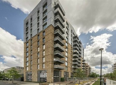 Properties to let in Waterline Way - SE8 3JX view1