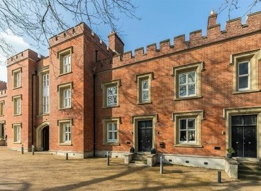 Properties to let in Wellesley Road - SE18 4AX view1