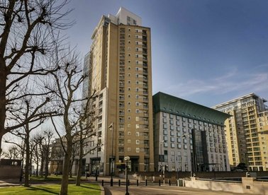 Properties to let in Westferry Circus - E14 8RP view1