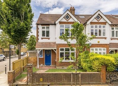 Properties to let in Weymouth Avenue - W5 4SB view1