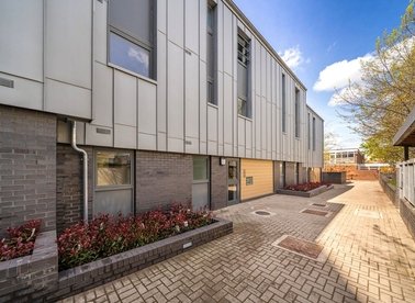 Properties let in Wharncliffe Mews - SW4 8DP view1