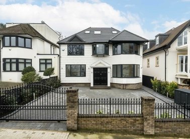 Properties to let in Wickliffe Avenue - N3 3EL view1